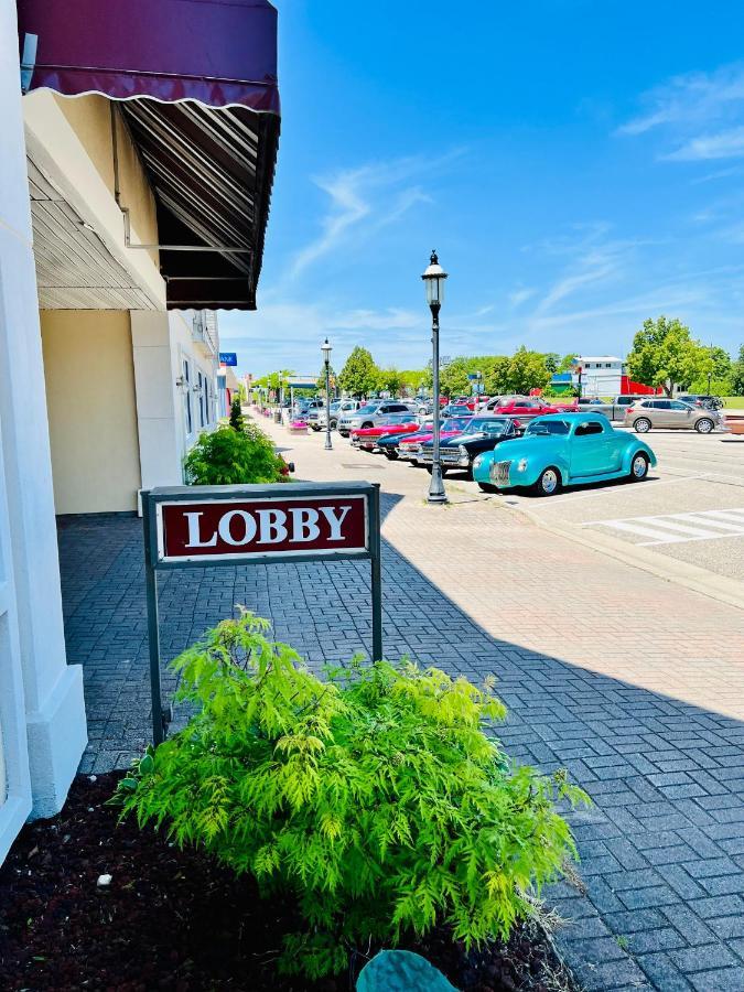 Court Plaza Inn & Suites Of Mackinaw Mackinaw Stadt Exterior foto