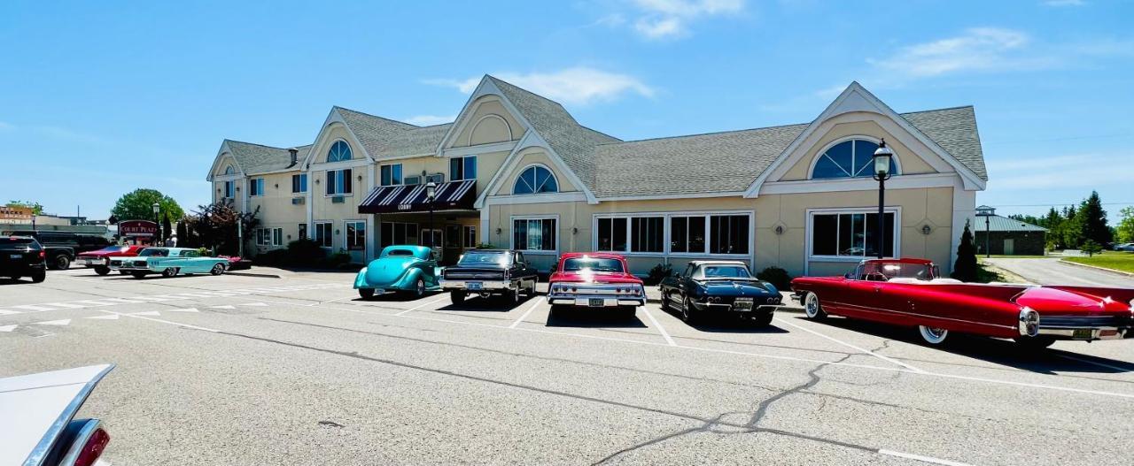 Court Plaza Inn & Suites Of Mackinaw Mackinaw Stadt Exterior foto