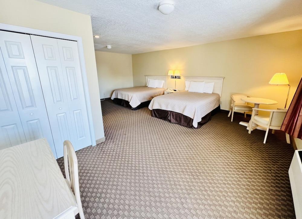 Court Plaza Inn & Suites Of Mackinaw Mackinaw Stadt Exterior foto