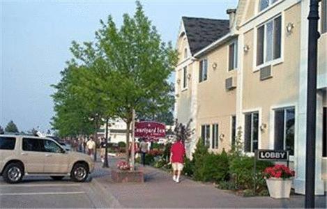 Court Plaza Inn & Suites Of Mackinaw Mackinaw Stadt Exterior foto