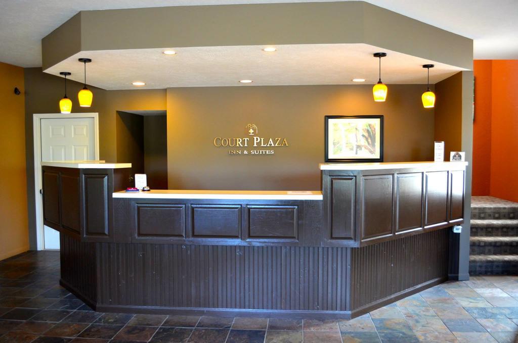 Court Plaza Inn & Suites Of Mackinaw Mackinaw Stadt Exterior foto