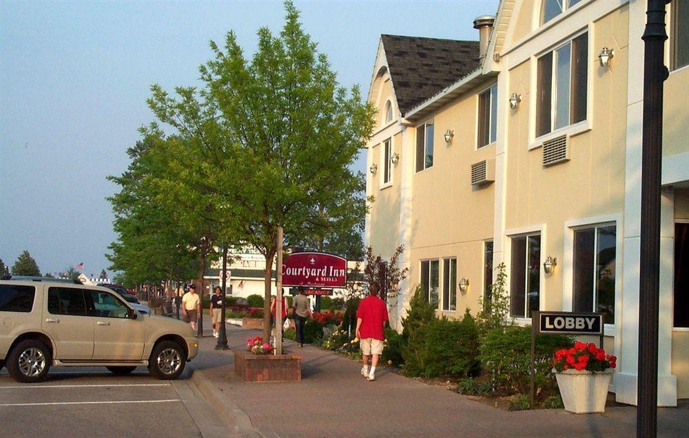Court Plaza Inn & Suites Of Mackinaw Mackinaw Stadt Exterior foto